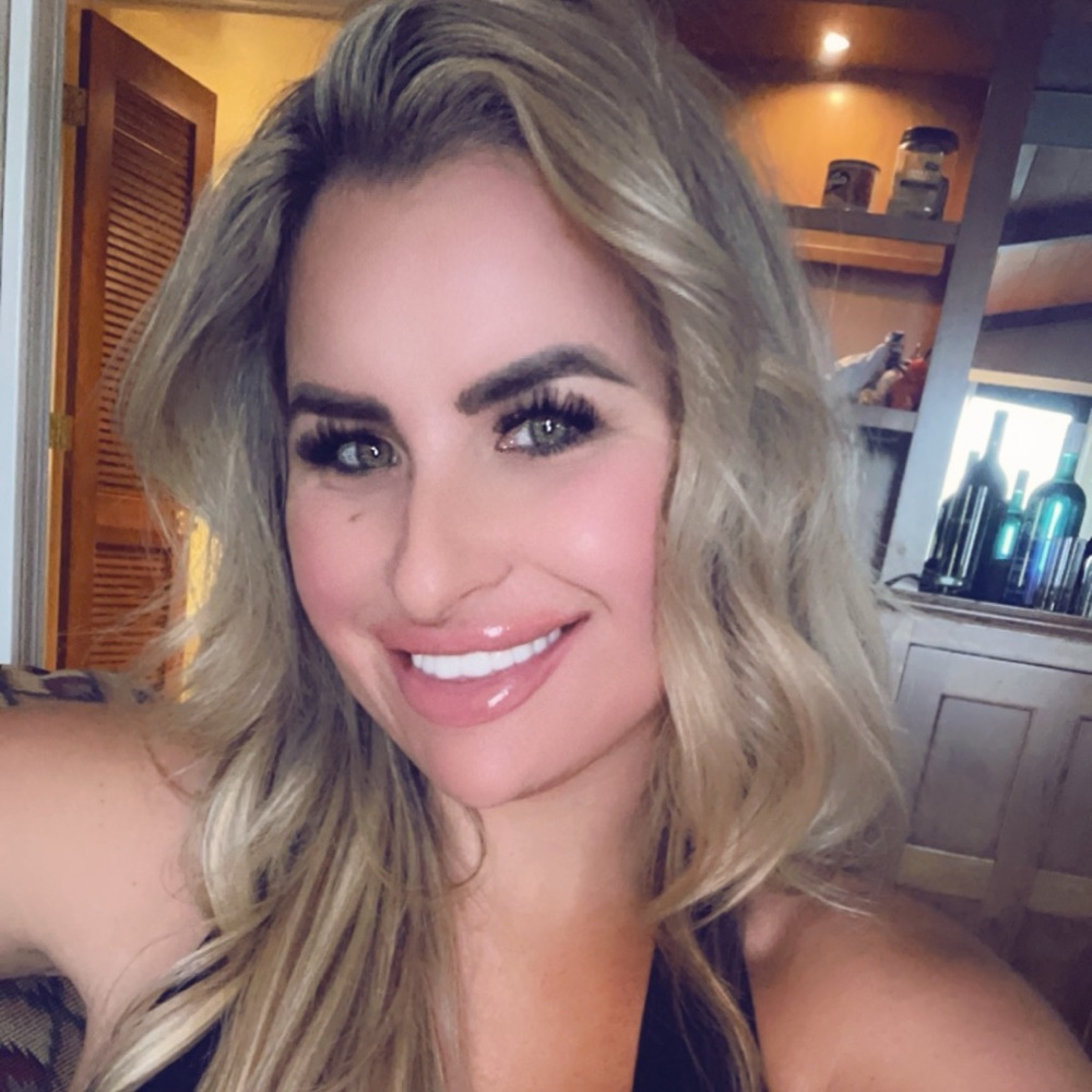 Meet your Posher, Chalyce